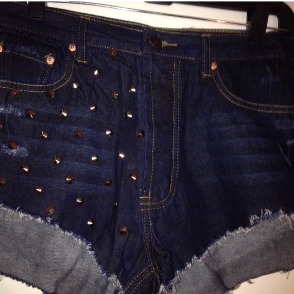 Signature 8 studded frayed denim distressed shorts size medium - Picture 3 of 5